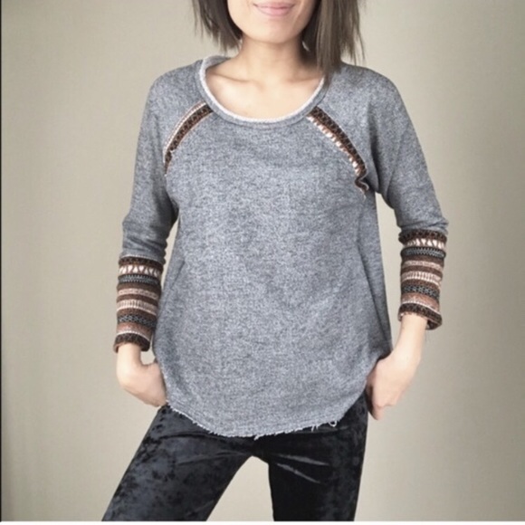 Late sweater top with distressed and trim pattern - Picture 4 of 5